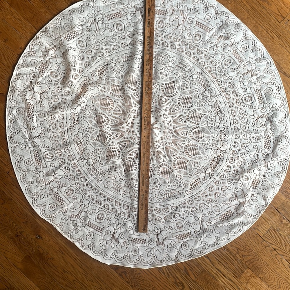 42” diameter lace tablecloth round creamy white - Picture 6 of 7